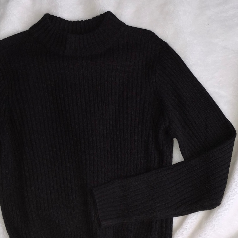 H&M black ribbed sweater
